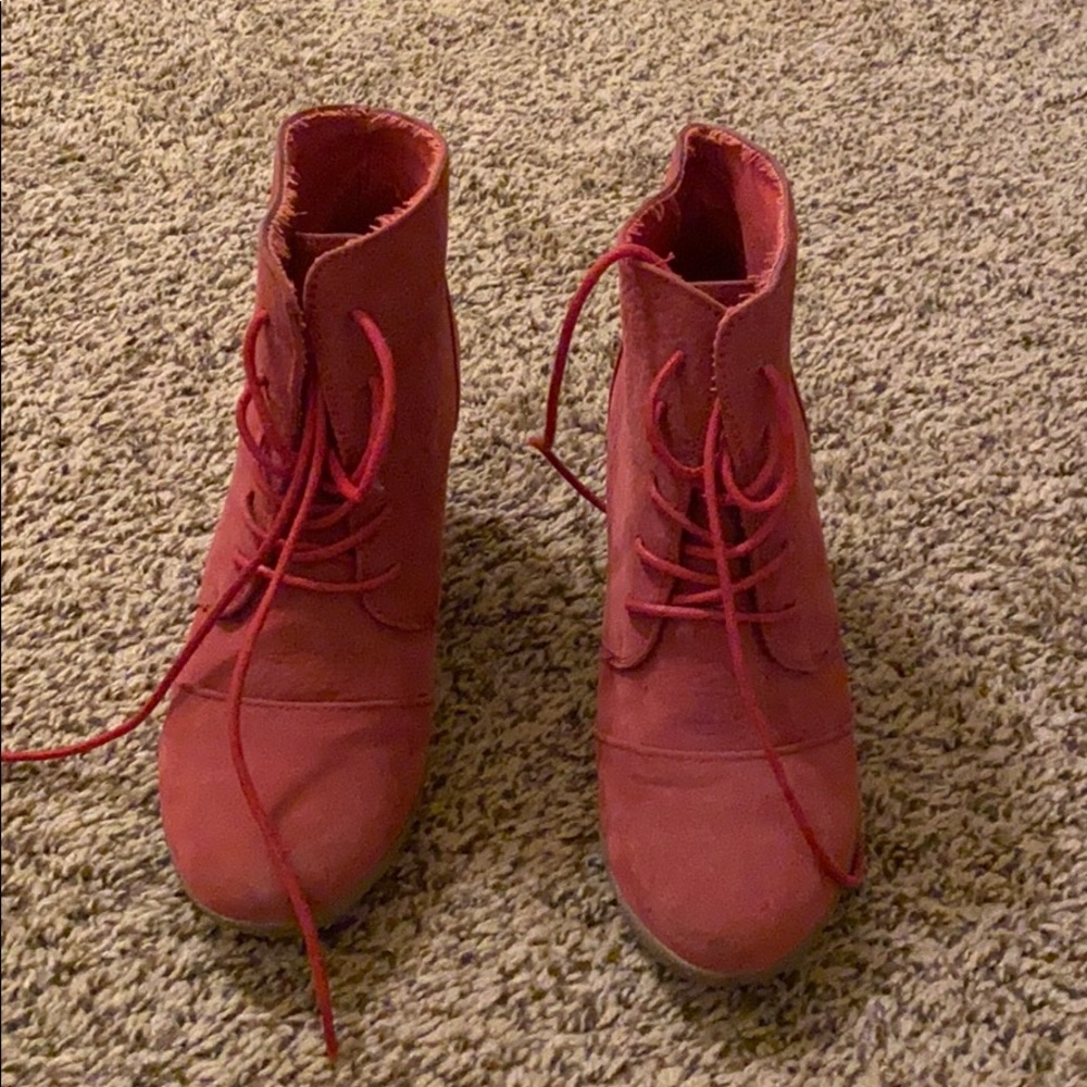 Twisted Maroon/Red wedge booties